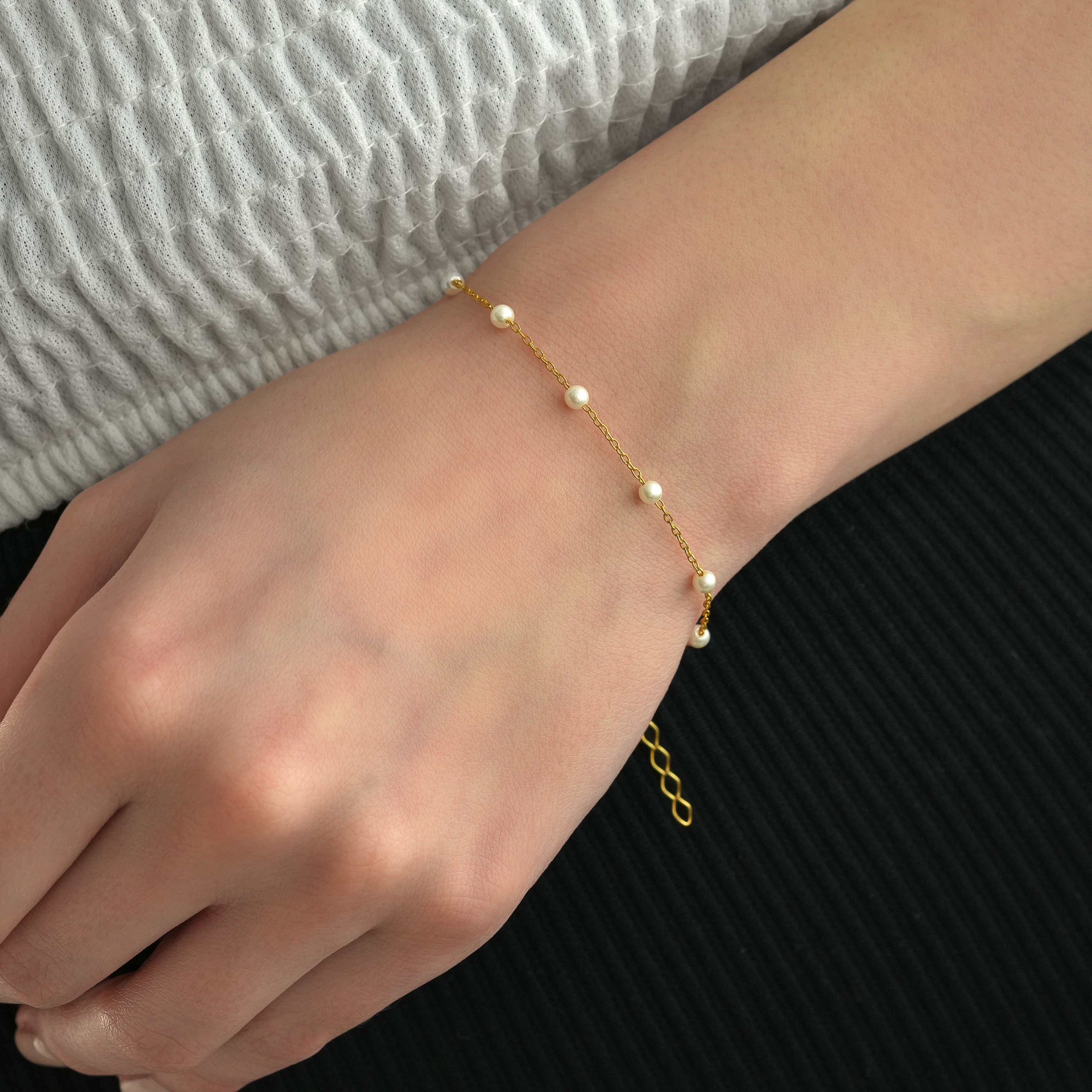 Elegant 925 sterling silver gold plated pearl chain bracelet with small round white pearls, perfect for everyday wear.